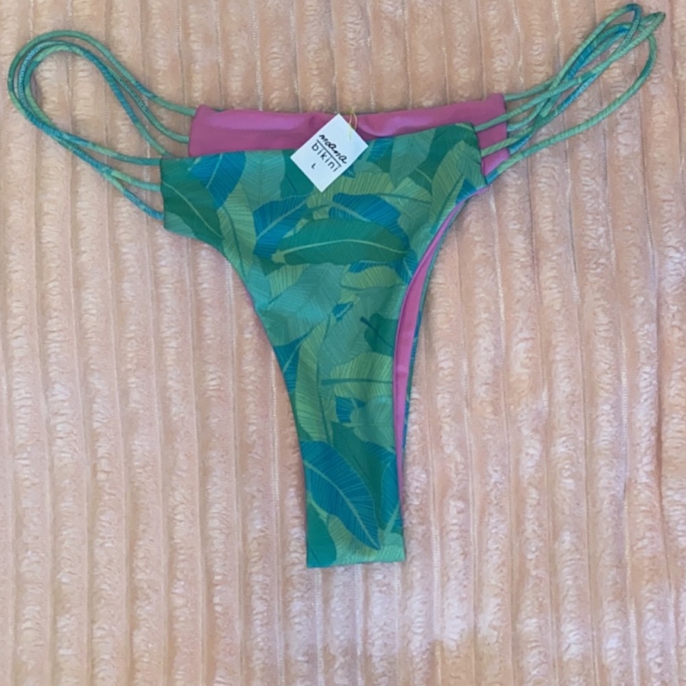 Moana bikini bottoms NWT size M